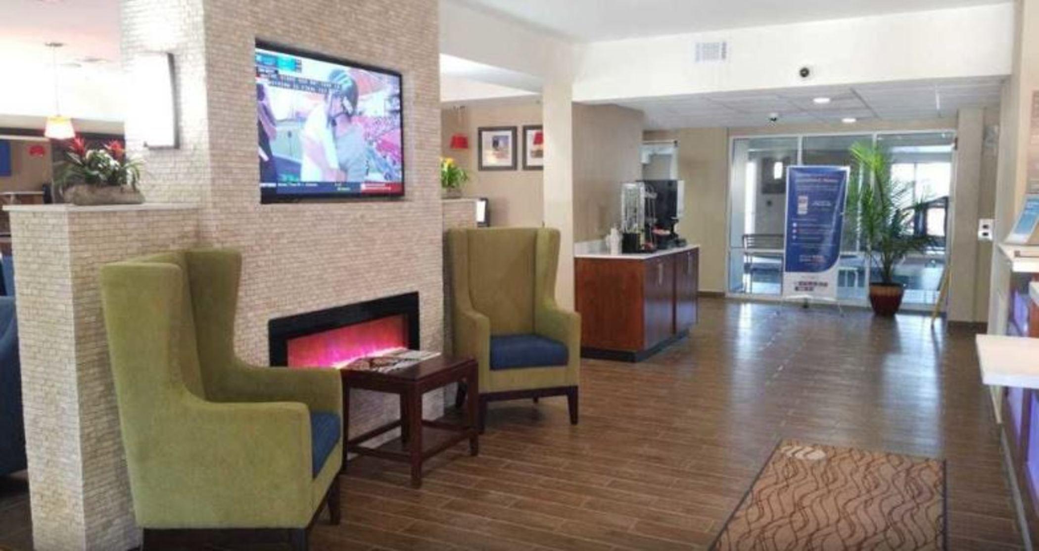 Comfort Inn & Suites Montgomery East Carmichael Rd Екстер'єр фото