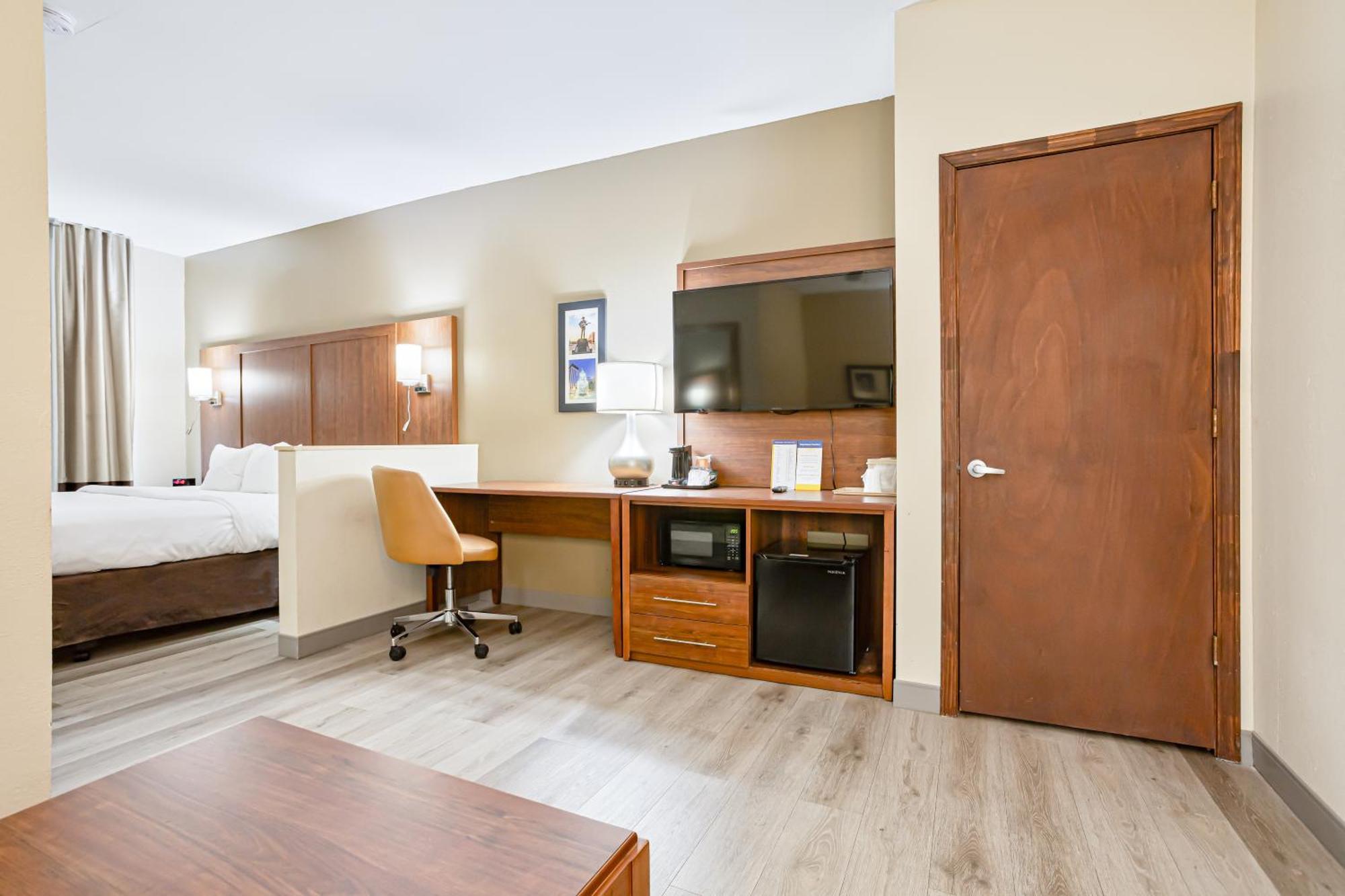 Comfort Inn & Suites Montgomery East Carmichael Rd Екстер'єр фото