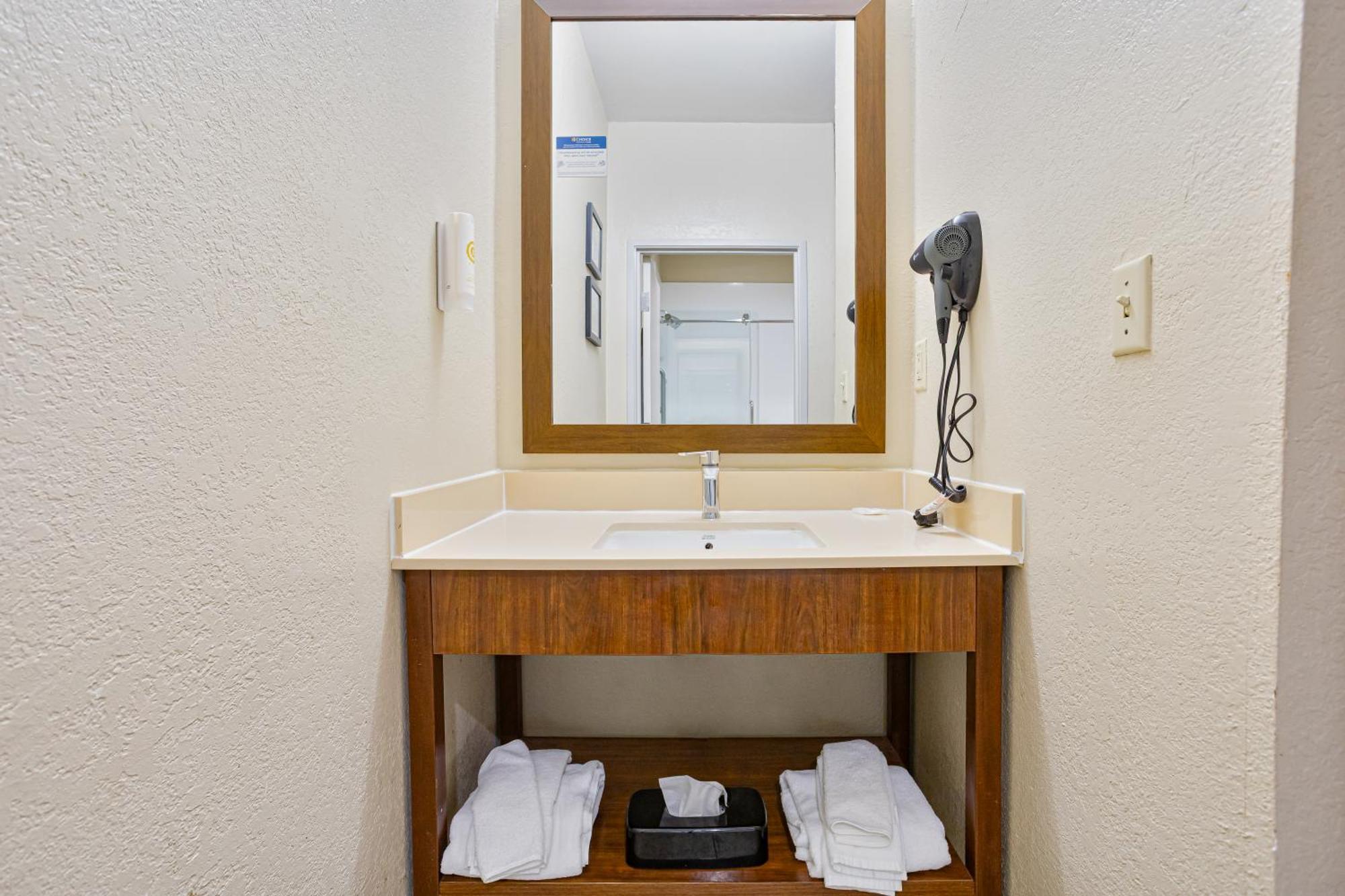 Comfort Inn & Suites Montgomery East Carmichael Rd Екстер'єр фото
