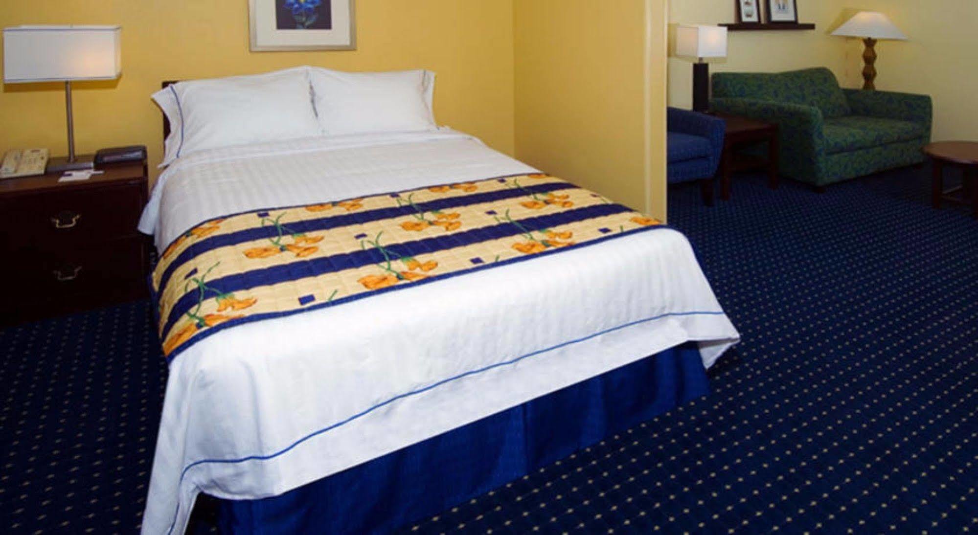 Comfort Inn & Suites Montgomery East Carmichael Rd Екстер'єр фото
