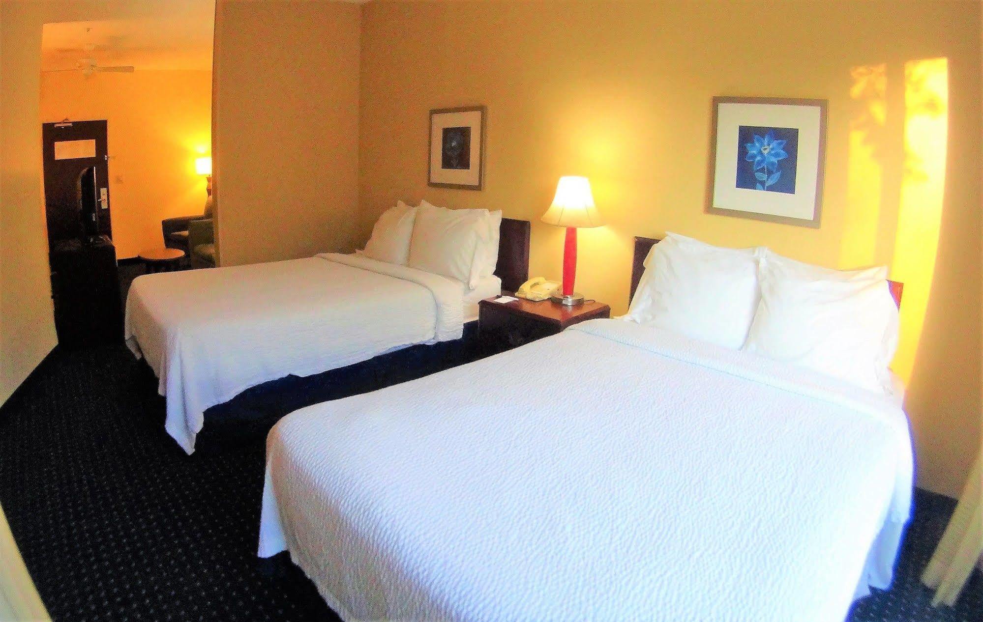Comfort Inn & Suites Montgomery East Carmichael Rd Екстер'єр фото
