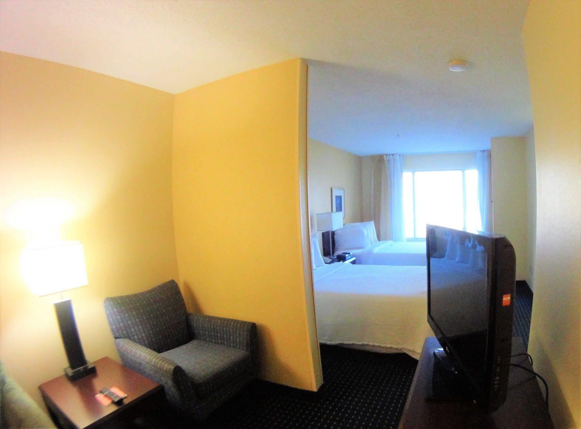 Comfort Inn & Suites Montgomery East Carmichael Rd Екстер'єр фото