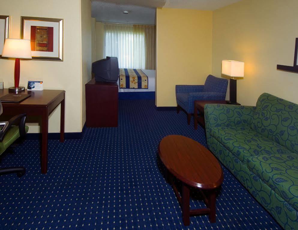 Comfort Inn & Suites Montgomery East Carmichael Rd Екстер'єр фото